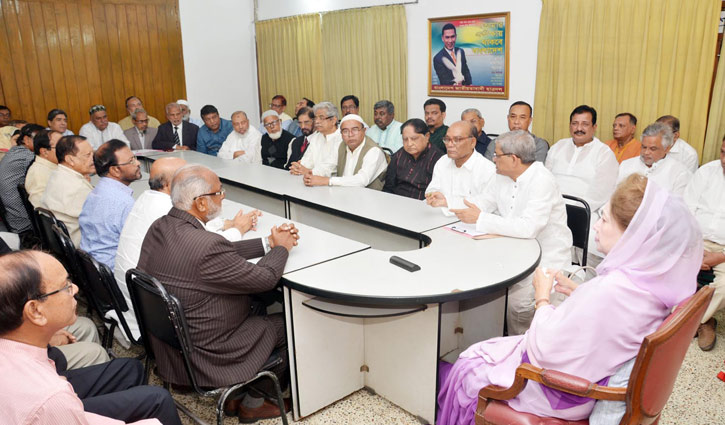 Khaleda holds meeting with party advisors