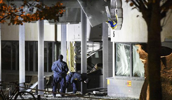 Powerful explosion outside Sweden police station