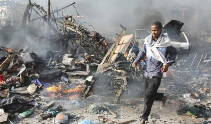 Truck bomb kills 20 in Somalia's capital