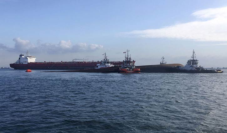 Two killed in Singapore ship collision 