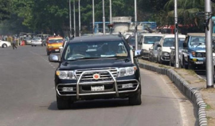 State minister, secretaries fined for wrong-side driving