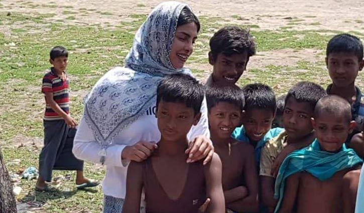 Priyanka talks to Rohingya in Cox’s Bazar