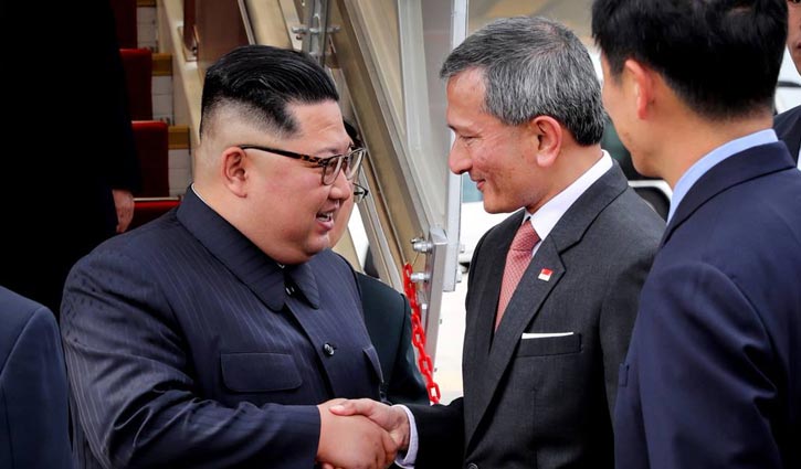 Kim arrives in Singapore for historic summit
