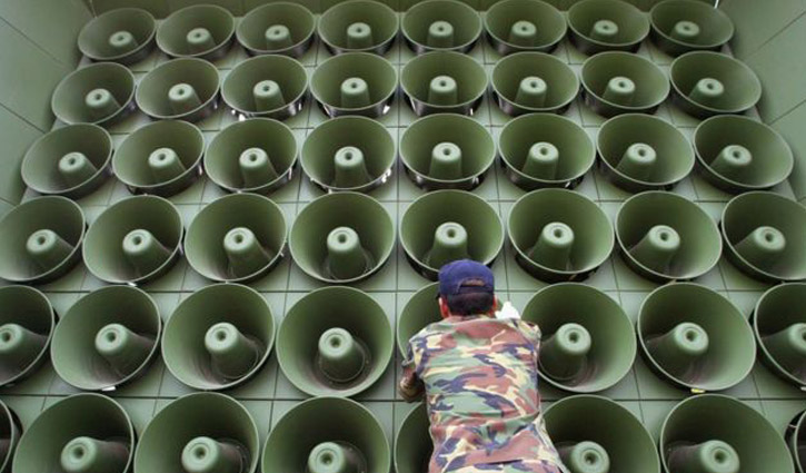 South Korea turns off loudspeaker broadcasts into North