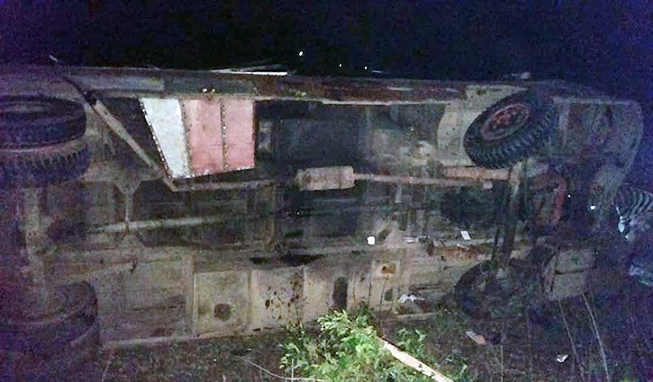 40 hurt as bus plunges into ditch  