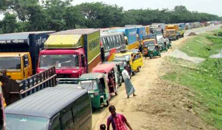 Traffic jam: Transport strike called on Dhaka-Ctg highway