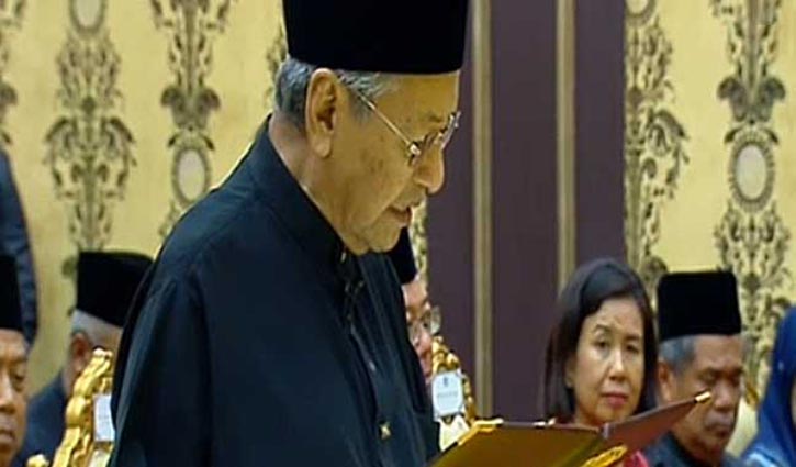 Mahathir Mohamad sworn in as Malaysia's prime minister