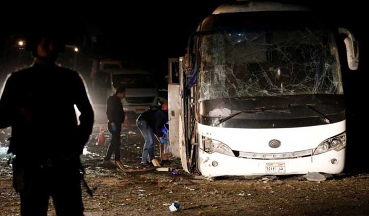 Deadly blast hits tour bus in Egypt, 4 killed