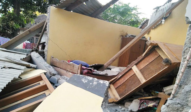 Powerful quake hits Indonesia, 10 killed