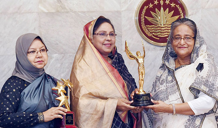 PM receives two UNICEF awards
