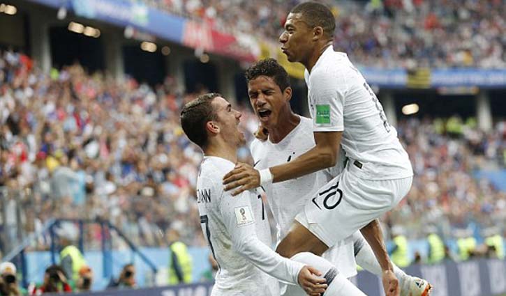 France beat Uruguay to reach World Cup semis
