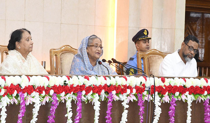 PM asks DCs to get tough on muscle power, terrorism