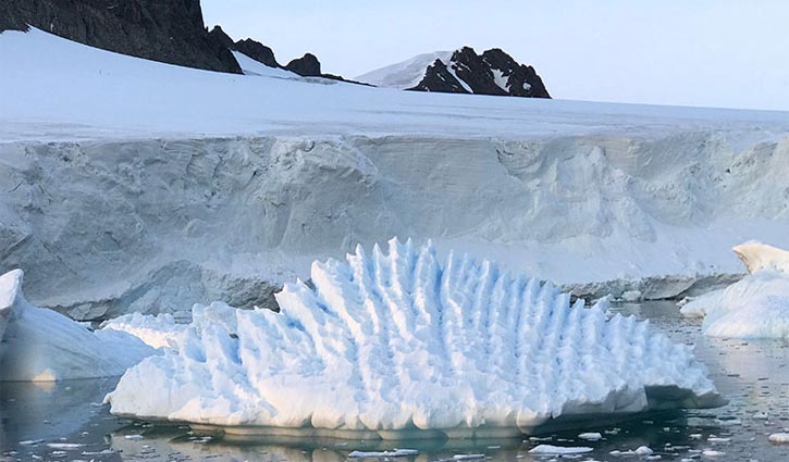 Antarctica loses three trillion tonnes of ice in 25 years