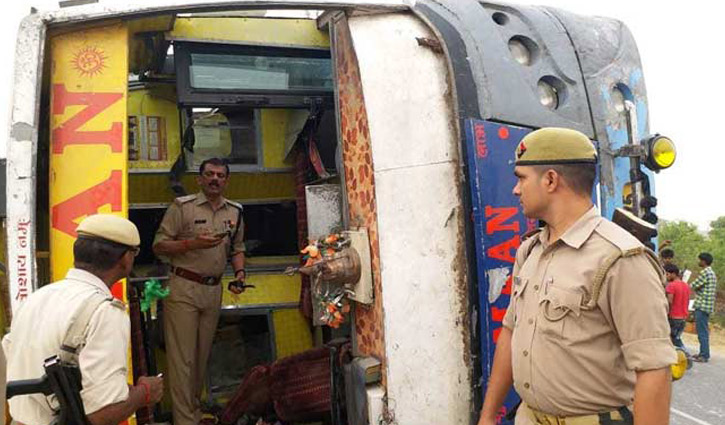 16 dead as bus turns turtle in UP of India