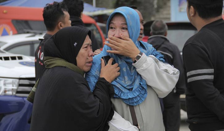 128 missing after ferry sinks in Indonesia