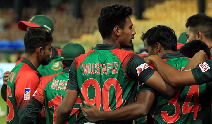 Bangladesh need 160 runs to secure berth in final