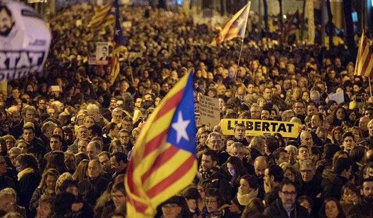 Protesters clash with police in Catalonia