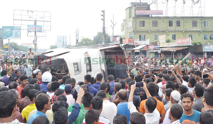 Two die as bus hits another bus in Rangpur