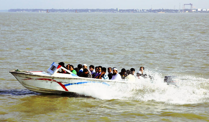 Speed boat with 18 passengers sinks in Padma River