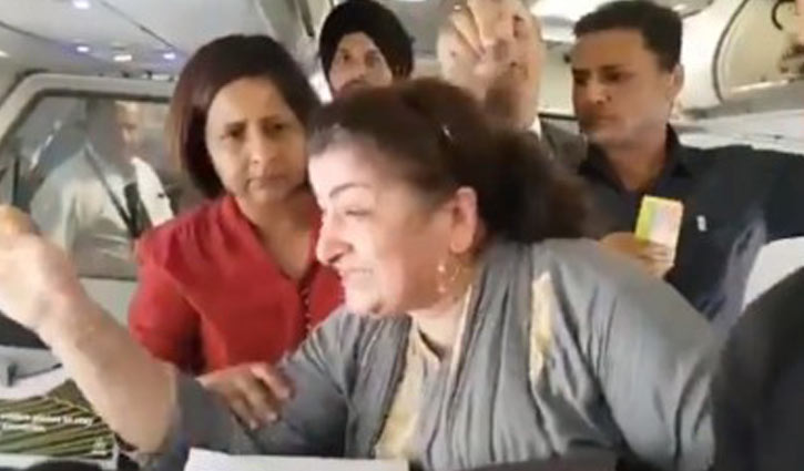 Kashmiri woman narrates horrific situation to Rahul Gandhi