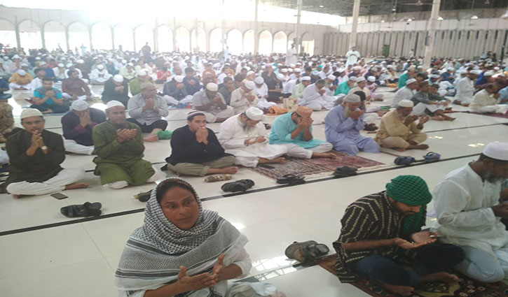 First Eid jamaat held at Baitul Mukarram