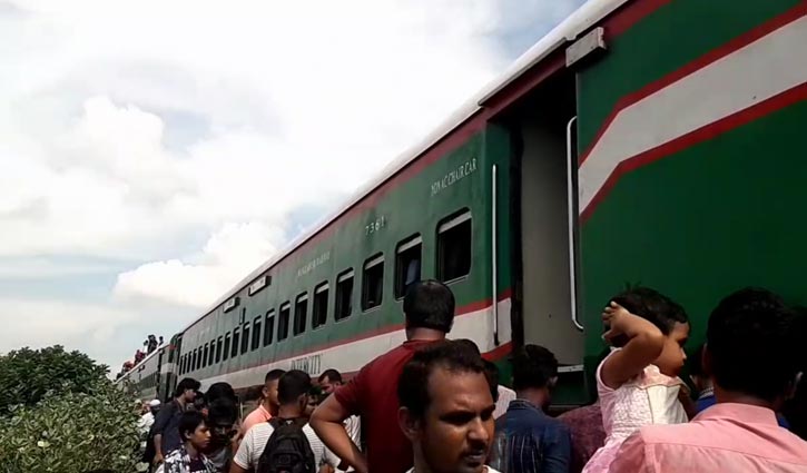 Train service with Dhaka resumes after 3 hrs