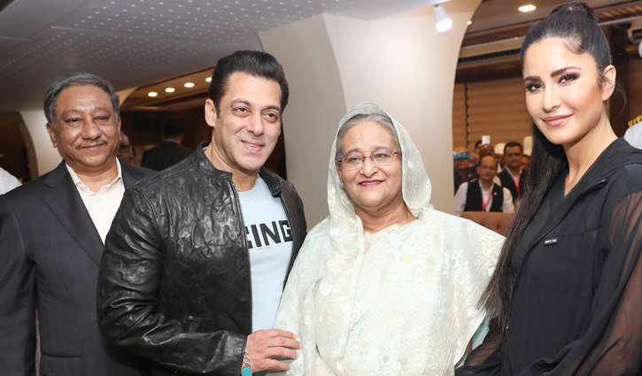 Salman-Katrina exchange greetings with PM