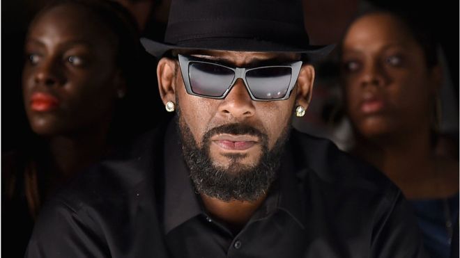 Singer R Kelly charged with sexual abuse in Chicago