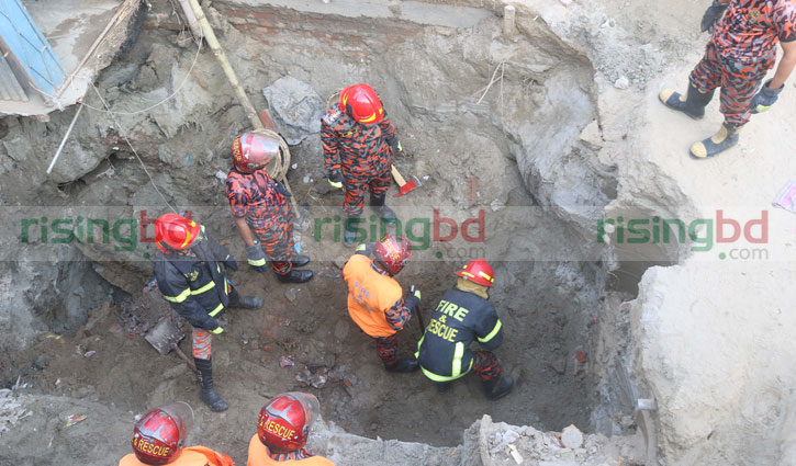 Mudslide kills 2 workers in Sirajganj