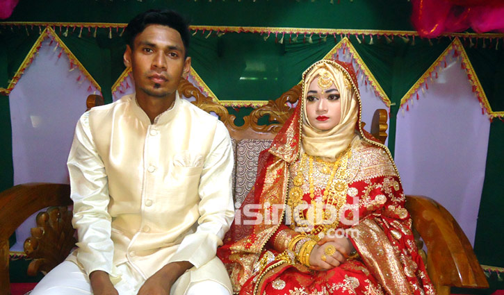 Mustafiz welcomes his bride with blessing-affection