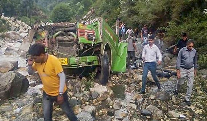 44 killed as bus plunges into gorge in India