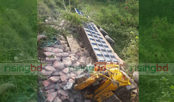 Truck plunge kills 2 in Jhenaidah