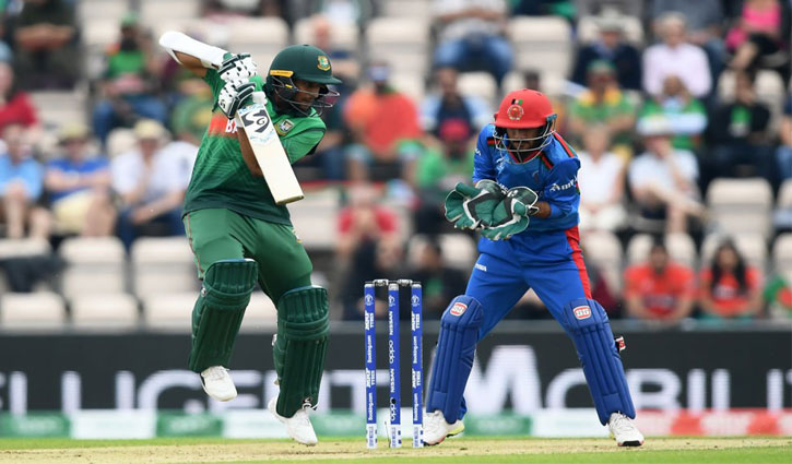 Mushfiq fifty lays platform for challenging total