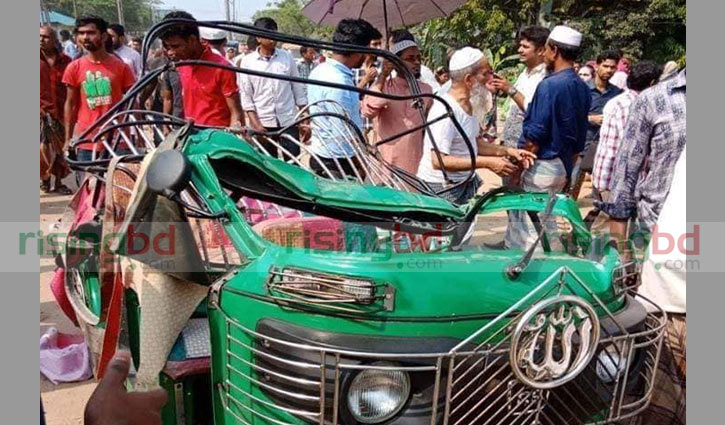 Four killed as bus rams auto-rickshaw