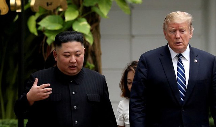Trump handed Kim a piece of paper