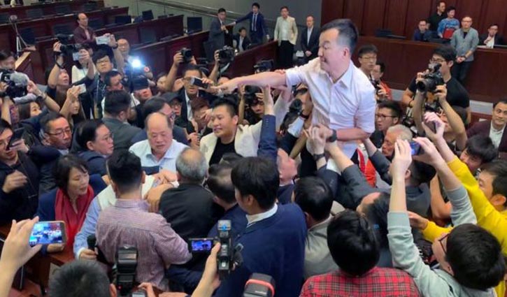 Hong Kong lawmakers scuffle in parliament