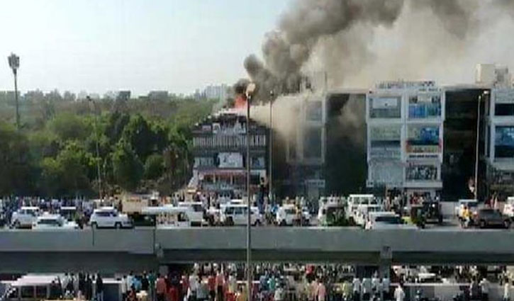 18 students killed in Gujrat coaching centre fire