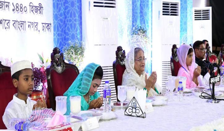 PM hosts iftar for FFs, alems, orphans