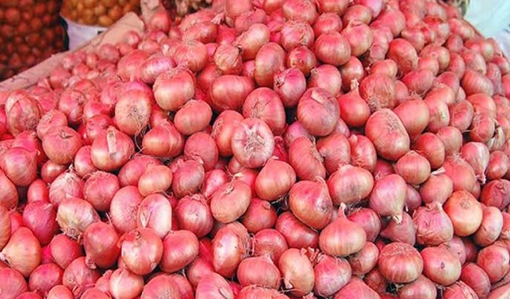 580 tons of onions to be unloaded at Ctg port today