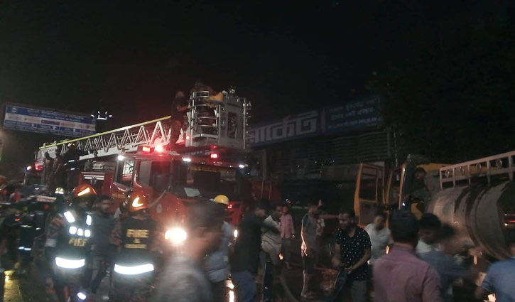 Massive fire at Rajdhani Market under control
