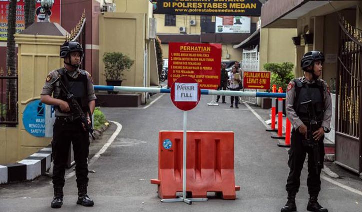Suspected suicide bombing at Indonesia police headquarters