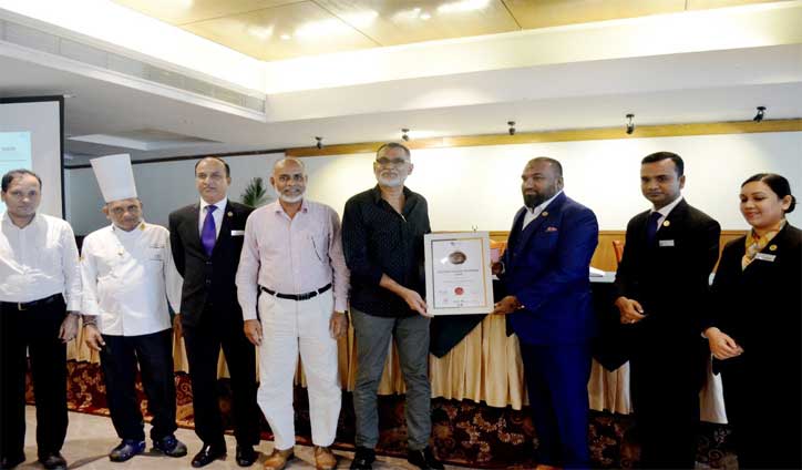 Mushtak Luhar wins ‘Best General Manager’ award