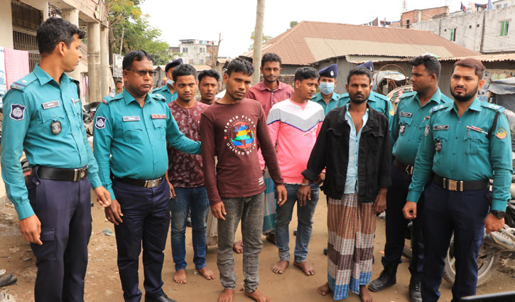 6 ‘robbers’ held with firearms in Gazipur