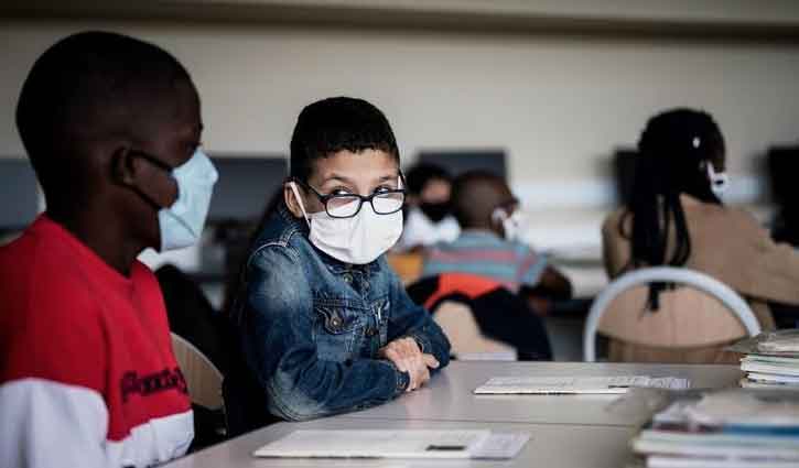 Covid-19: French students age 6 and up must wear masks in class