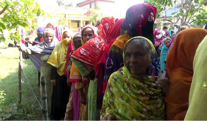Voting in Dhaka-5, Naogaon-6 by-polls underway
