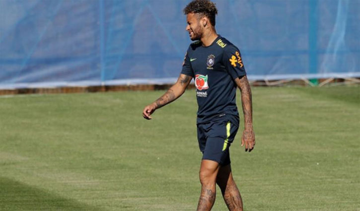 Neymar leaves training session due to back pains