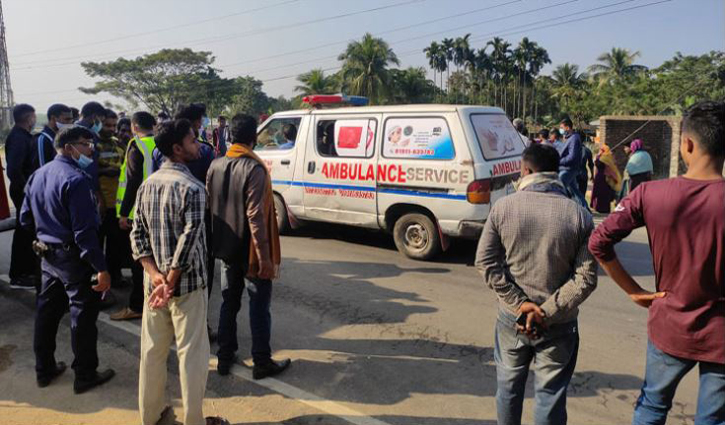 7 killed as bus hits auto-rickshaw in Mymensingh