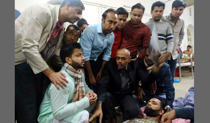Tabith, Ishraq visit injured journalist