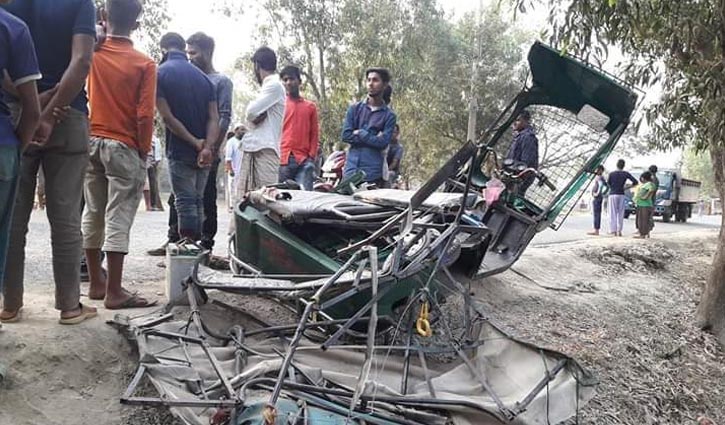 Bus, auto-rickshaw crash kills 4 in Mymensingh
