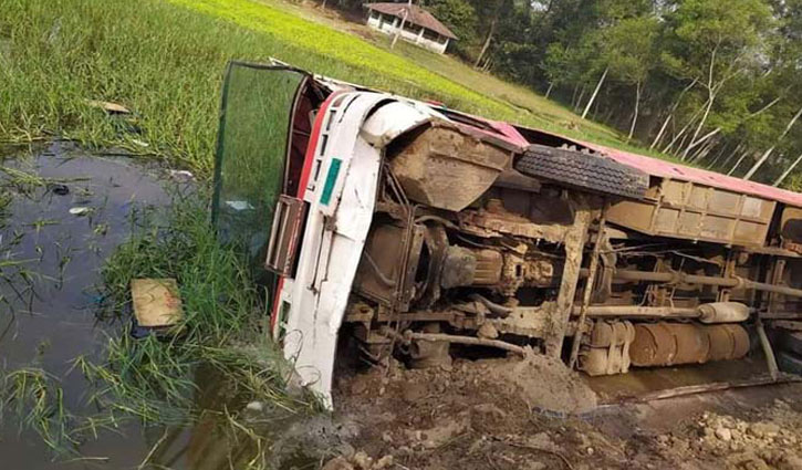 12 students injured as CU bus falls into ditch